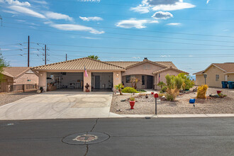 911 Pueblo Dr in Lake Havasu City, AZ - Foto de edificio - Building Photo