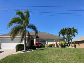 818 SW 8th Pl, Unit 2407 in Cape Coral, FL - Building Photo
