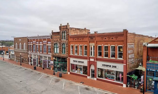 117 W Harrison Ave, Unit Vinyl Loft in Guthrie, OK - Foto de edificio - Building Photo
