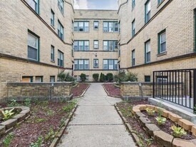 6652 S University Ave in Chicago, IL - Building Photo