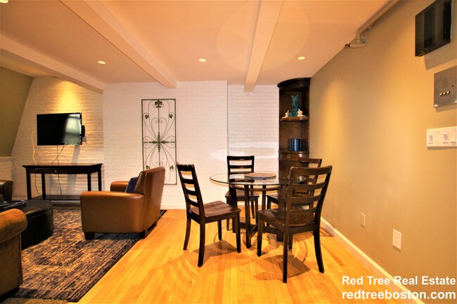 113 Beacon St, Unit 6 in Boston, MA - Building Photo - Building Photo