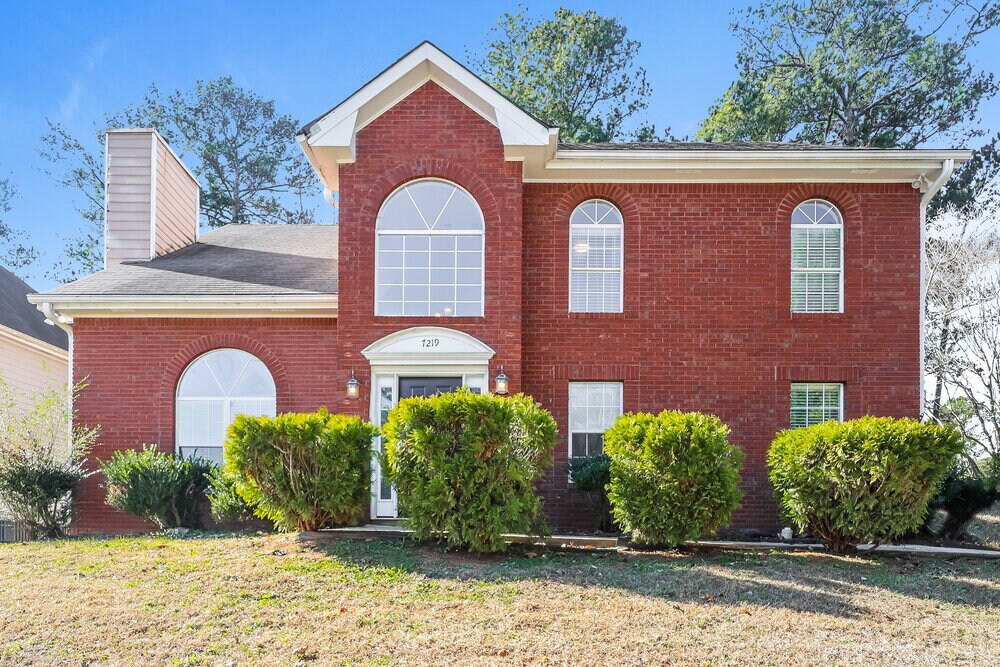 7219 Monterey Ave in Lithonia, GA - Building Photo