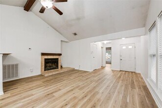 325 Teakwood Ln in Lewisville, TX - Building Photo - Building Photo