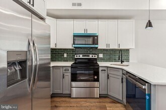 1010 W Arizona St in Philadelphia, PA - Building Photo - Building Photo