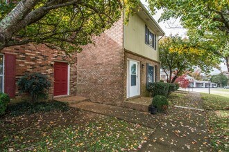 4001 Anderson Rd in Nashville, TN - Building Photo - Building Photo