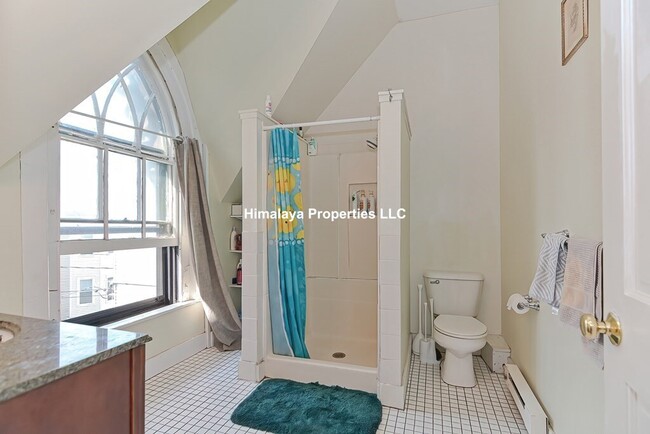 139 Hillside St, Unit A in Boston, MA - Building Photo - Building Photo