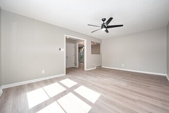 2286 Alexandria Dr in Lexington, KY - Building Photo - Building Photo