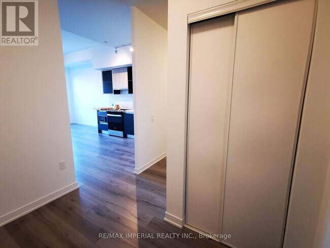 395 Dundas St W in Oakville, ON - Building Photo - Building Photo