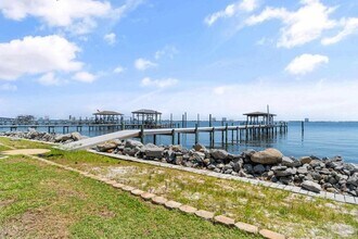 1319 Soundview Trail in Gulf Breeze, FL - Building Photo - Building Photo