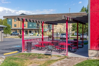 Red Table Apartments in Gypsum, CO - Foto de edificio - Building Photo
