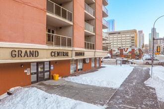 Grand Central Manor in Edmonton, AB - Building Photo - Building Photo