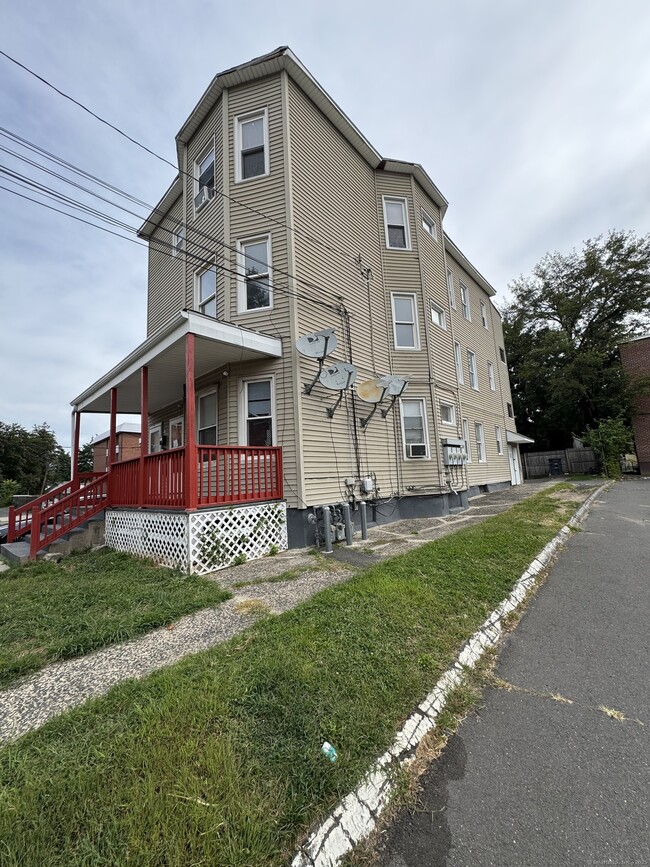 100 Amity St in Hartford, CT - Building Photo - Building Photo