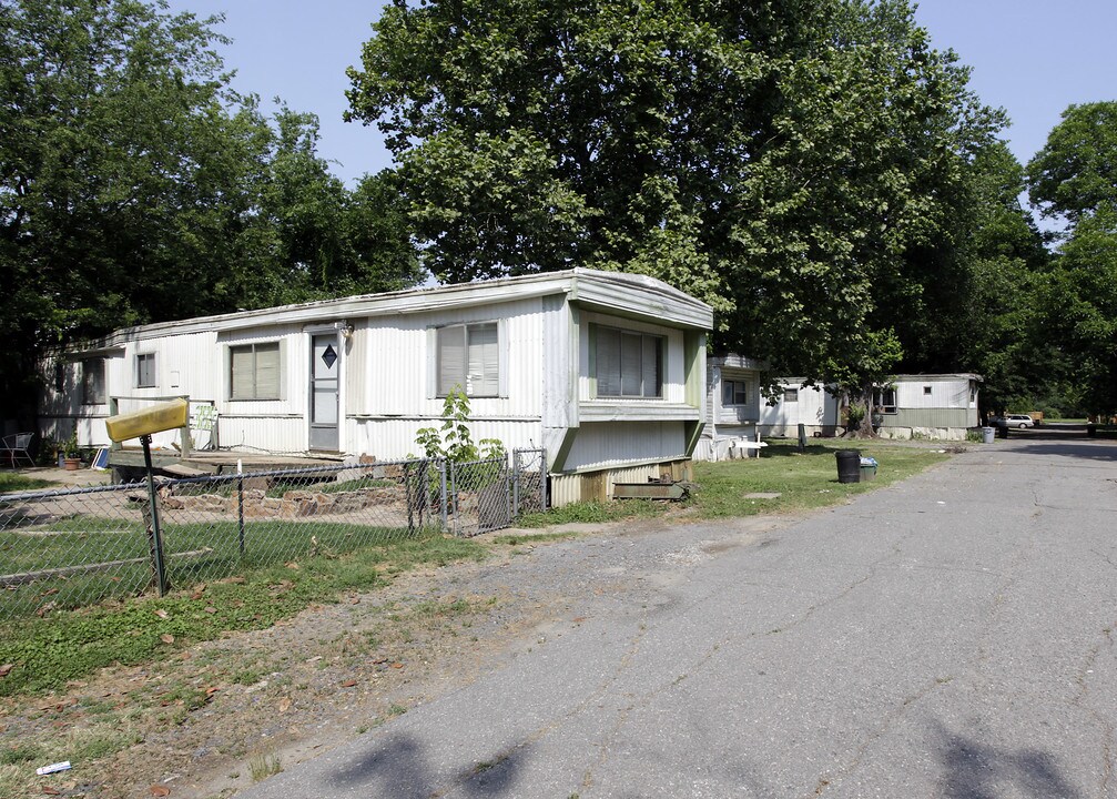 4401 E Broadway Ave in North Little Rock, AR - Building Photo