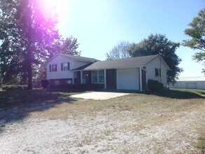 361 State Rte H in Fayette, MO - Building Photo - Building Photo