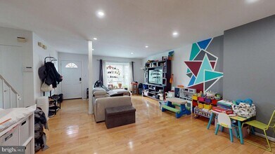 2228 McLean Park Rd in Falls Church, VA - Building Photo - Building Photo