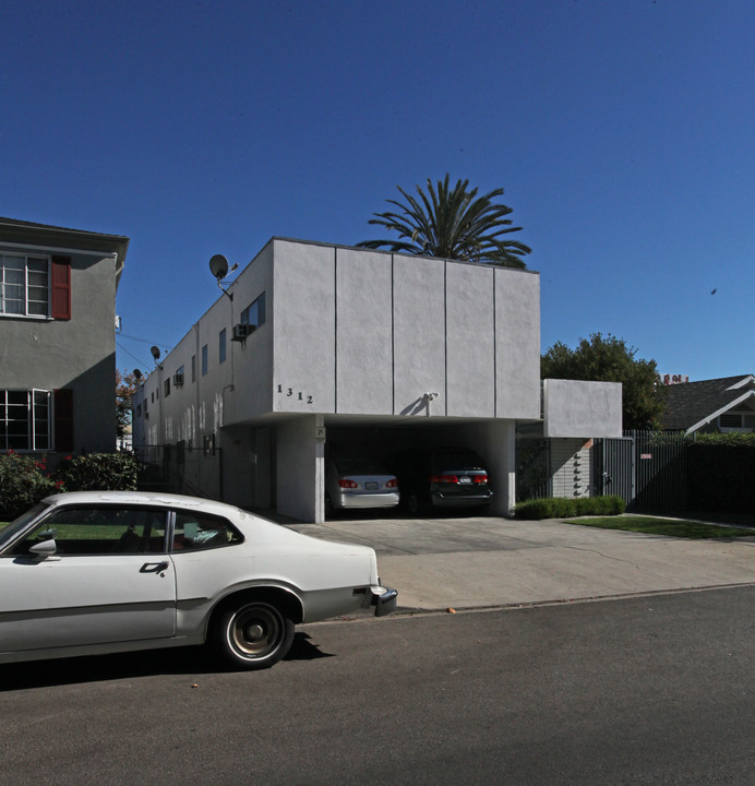 1312 N Citrus Ave in Los Angeles, CA - Building Photo