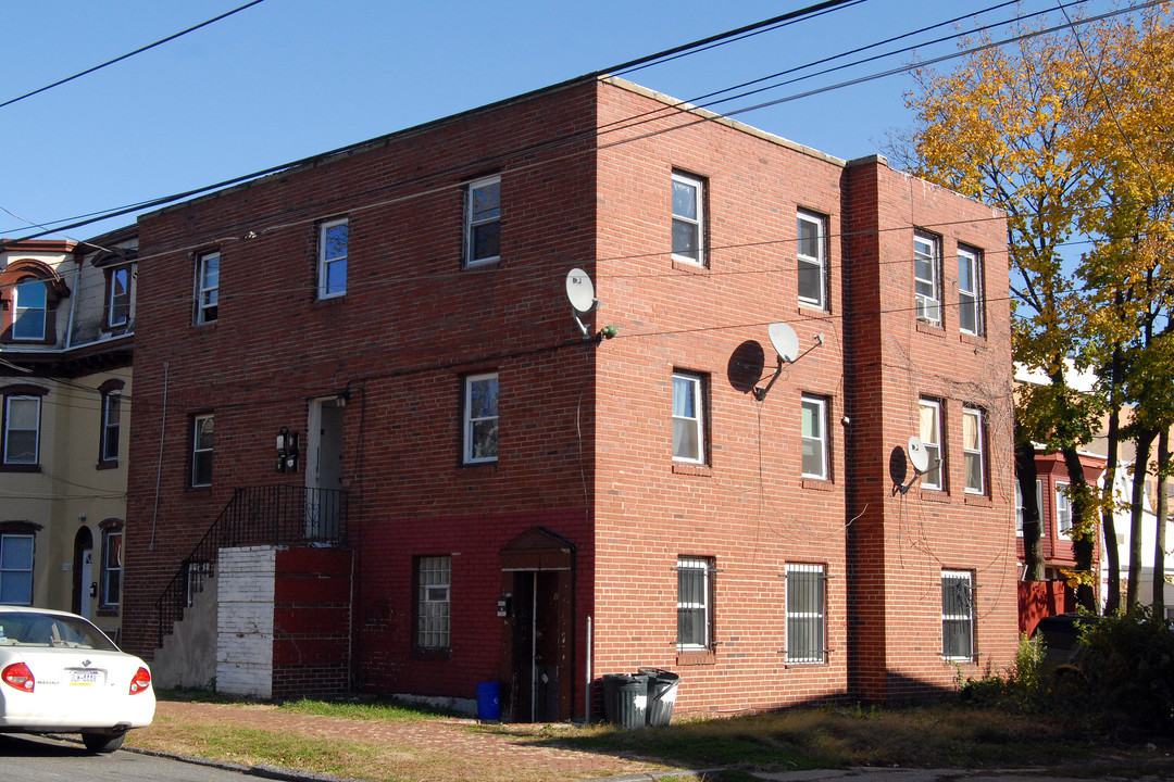 4833 Penn St in Philadelphia, PA - Foto de edificio