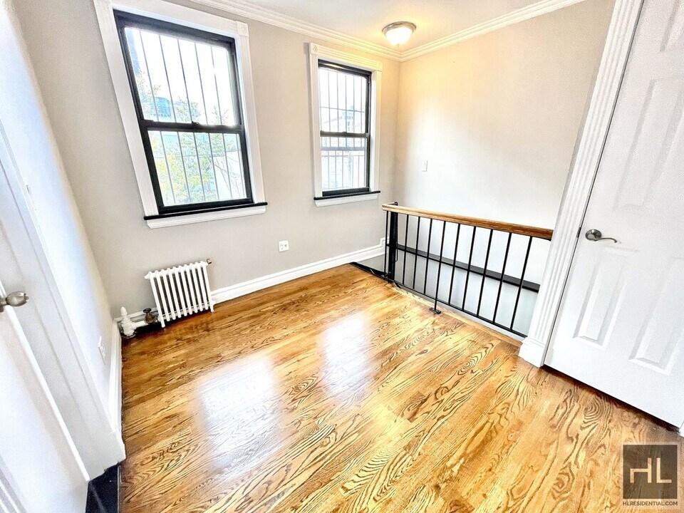 Mott Street in New York, NY - Building Photo