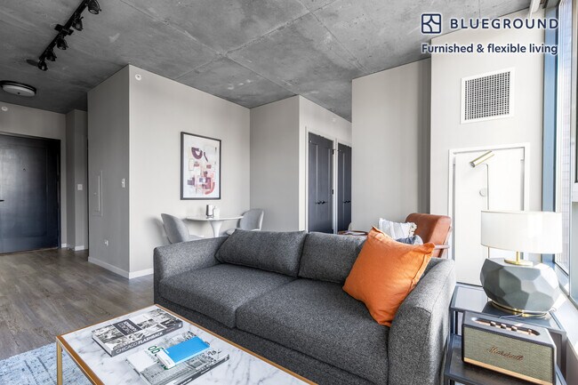 939 W Washington Blvd, Unit FL5-ID189 in Chicago, IL - Building Photo - Building Photo
