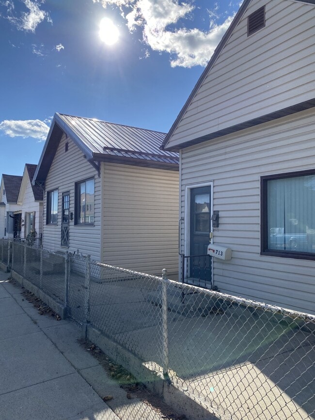 property at 715 E Park Ave