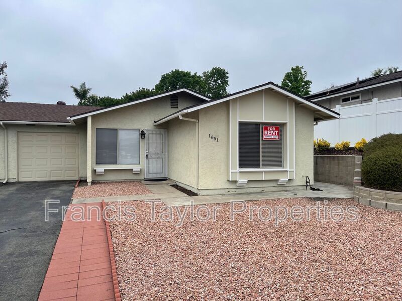 1651 Peacock Blvd in Oceanside, CA - Building Photo