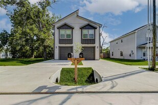 7968 Henson St in Houston, TX - Building Photo