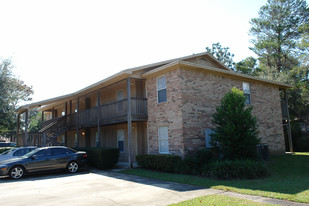 895-896 Carmel Dr Apartments