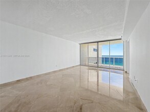17555 Collins Ave in Sunny Isles Beach, FL - Building Photo - Building Photo