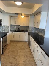 720 Coral Way, Unit 9E in Coral Gables, FL - Foto de edificio - Building Photo