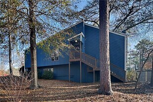 3296 Timber Bluff Dr NE in Marietta, GA - Building Photo