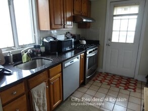 178 W 8th St, Unit 2 in Boston, MA - Building Photo - Building Photo