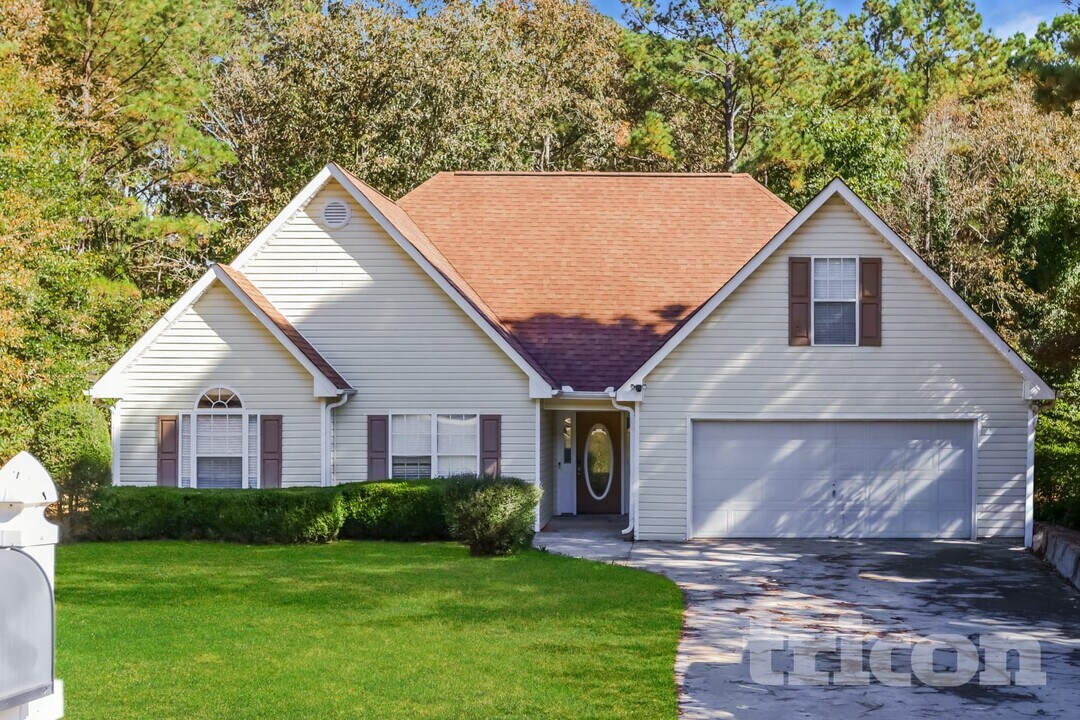 315 Chestnut Dr in Covington, GA - Building Photo