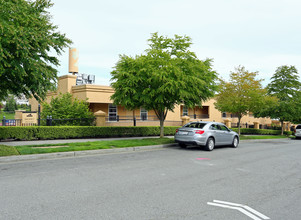 Lyons Gate Apartments in Seattle, WA - Building Photo - Building Photo