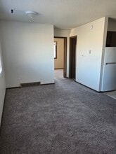 980 Eisenhower Rd in Hiawatha, IA - Building Photo - Building Photo