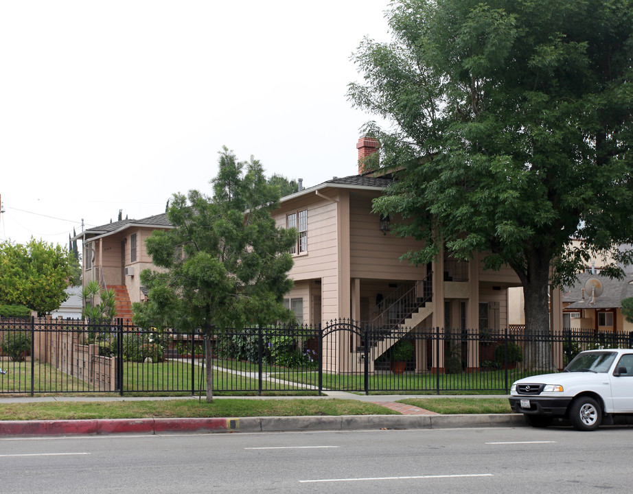 6504 Woodley Ave in Van Nuys, CA - Building Photo