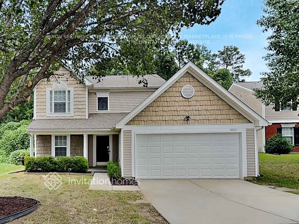 8820 Belle Bragg Way in Charlotte, NC - Building Photo