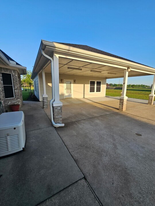 15603 Parish Rd in Crosby, TX - Building Photo