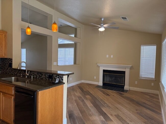 2271 Bridle Creek Cir in Tracy, CA - Building Photo - Building Photo