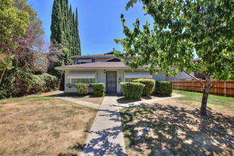 908 Dornajo Way in Sacramento, CA - Building Photo - Building Photo