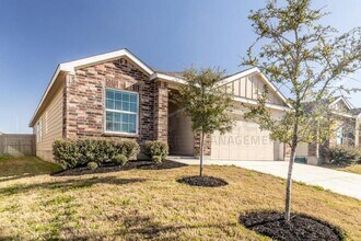 2712 Coral Vly in Seguin, TX - Building Photo - Building Photo