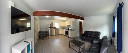 28 Steelhead Rd, Unit 2 in Fairbanks, AK - Foto de edificio - Building Photo