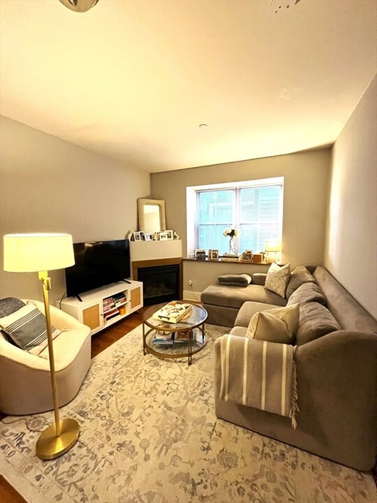 361 W Broadway in Boston, MA - Building Photo