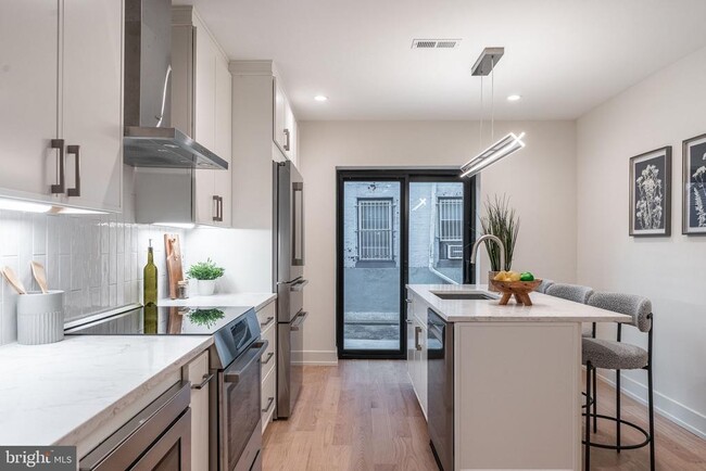 2005 St Albans St in Philadelphia, PA - Building Photo - Building Photo