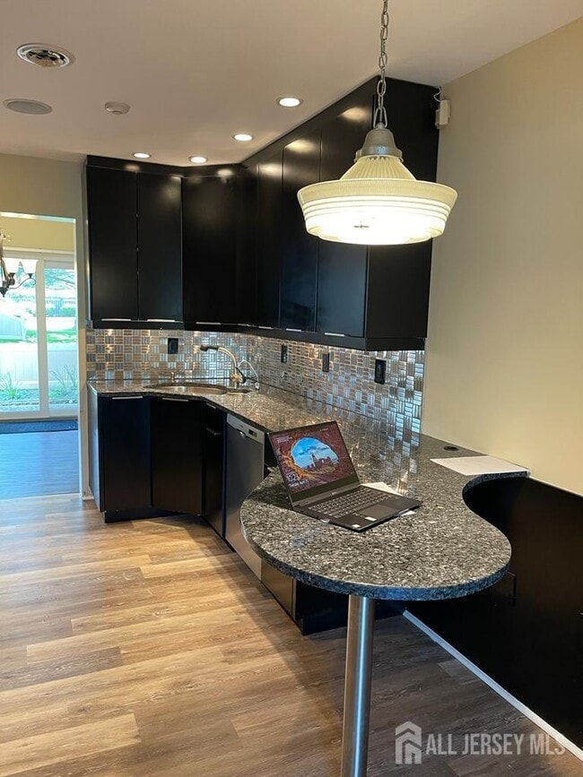 105 Thoreau Dr in Plainsboro, NJ - Building Photo - Building Photo