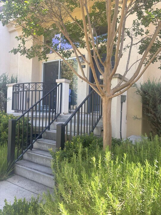 172 Stockwell Dr in Mountain View, CA - Building Photo