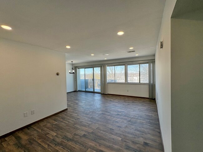 6640 Pearl Rd, Unit 604 in Cleveland, OH - Building Photo - Building Photo