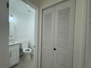 222 Christopher Columbus Dr-Unit -2 in Jersey City, NJ - Building Photo - Building Photo