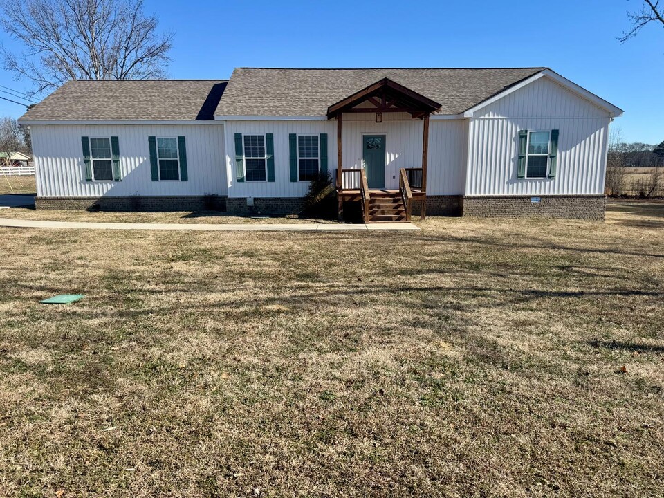 15 Old Glory Ln in Albertville, AL - Building Photo