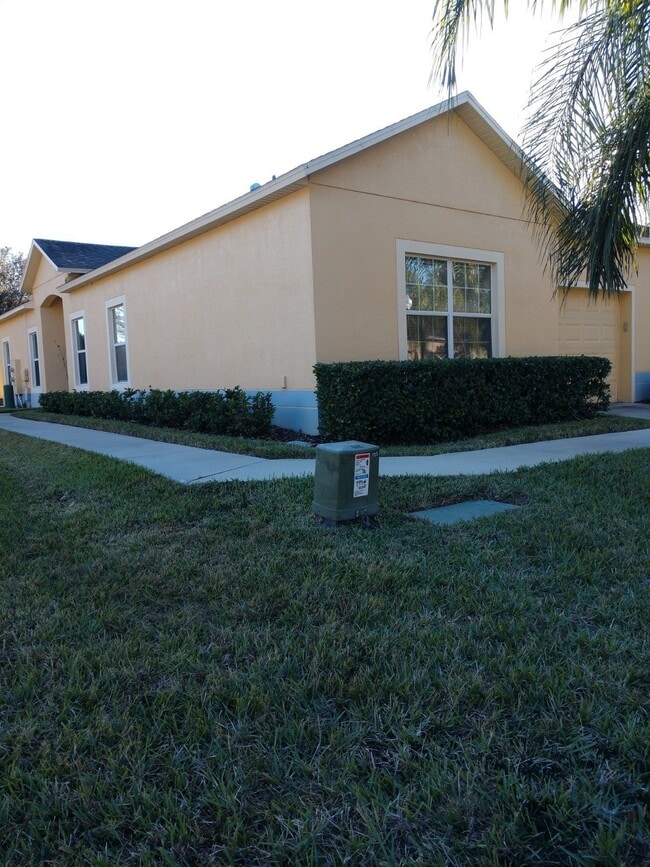 37622 Georgina Terrace in Zephyrhills, FL - Foto de edificio - Building Photo