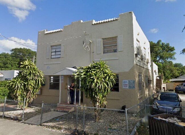 1816 NW 46th St in Miami, FL - Building Photo - Building Photo